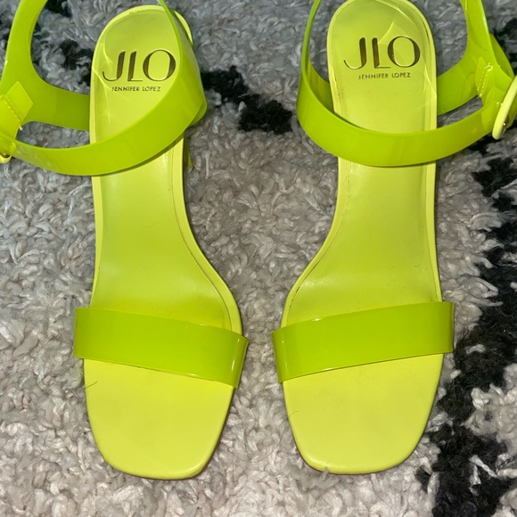 Neon green Frani sandal by JLO, size 8.5 - Picture 3 of 8